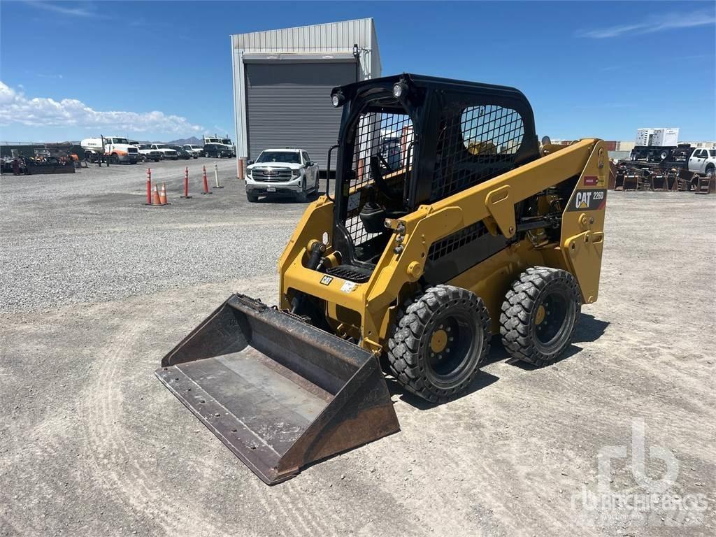 CAT 226D C1-H2 لوادر انزلاقية التوجيه