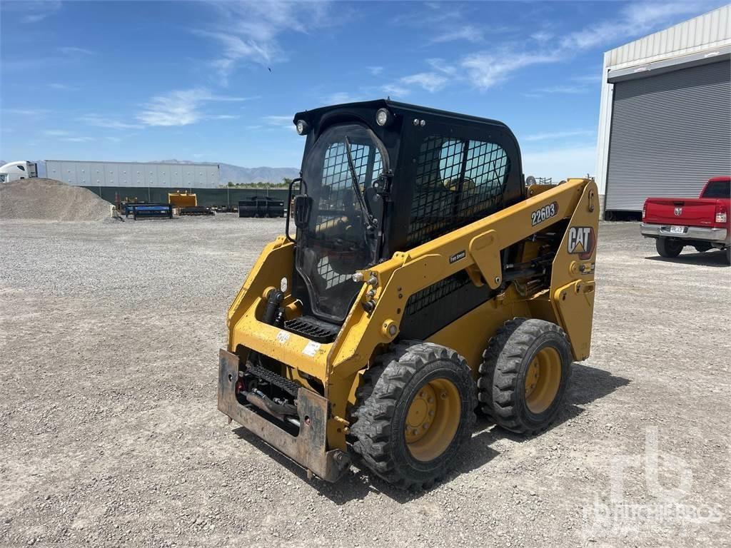 CAT 226D3 C3H2 لوادر انزلاقية التوجيه