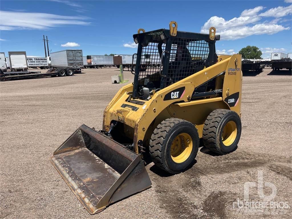 CAT 236B لوادر انزلاقية التوجيه