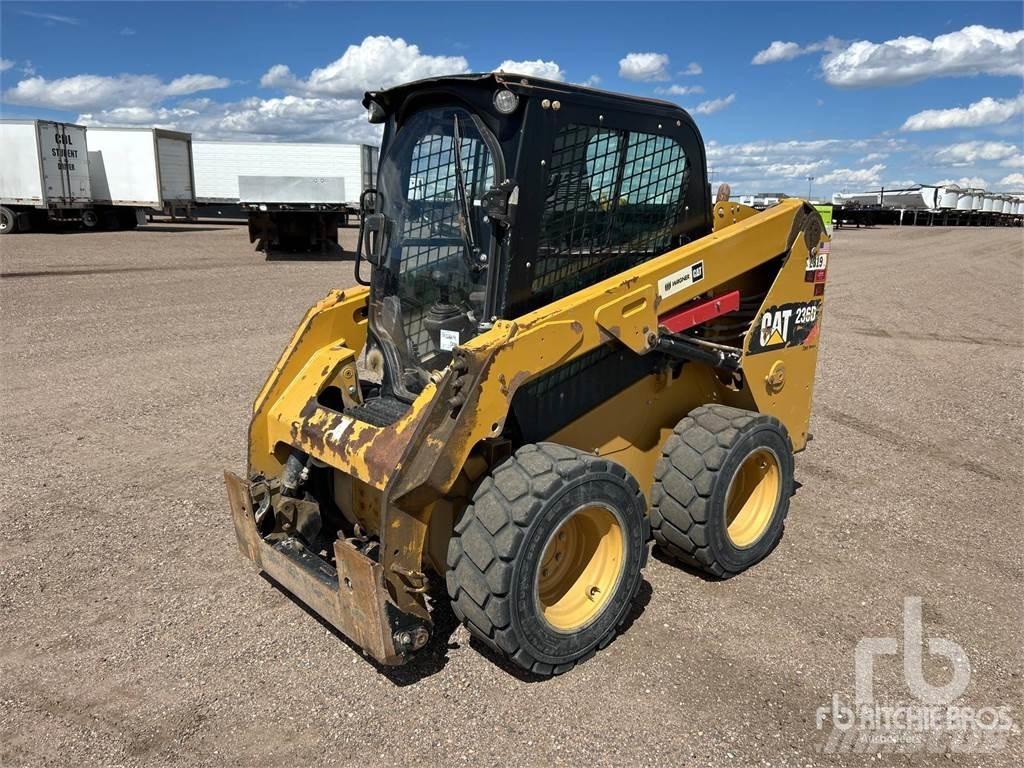 CAT 236D لوادر انزلاقية التوجيه