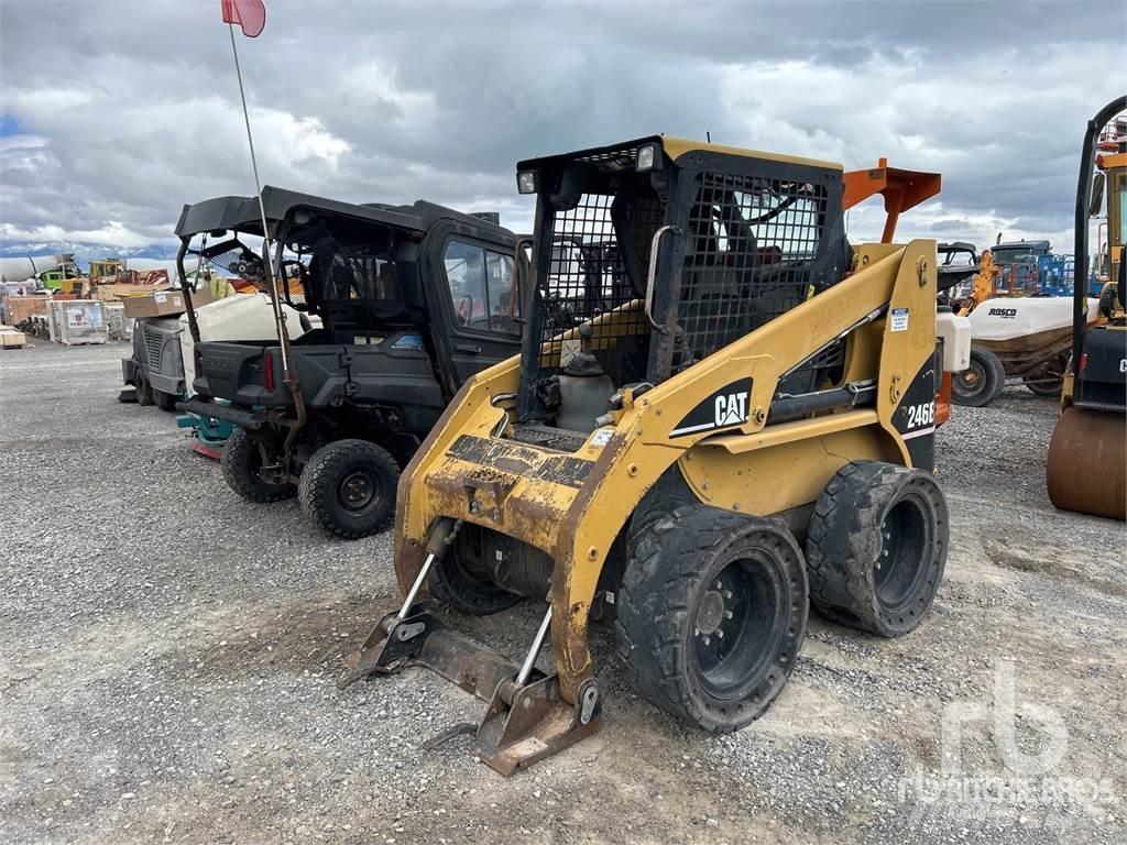 CAT 246B لوادر انزلاقية التوجيه