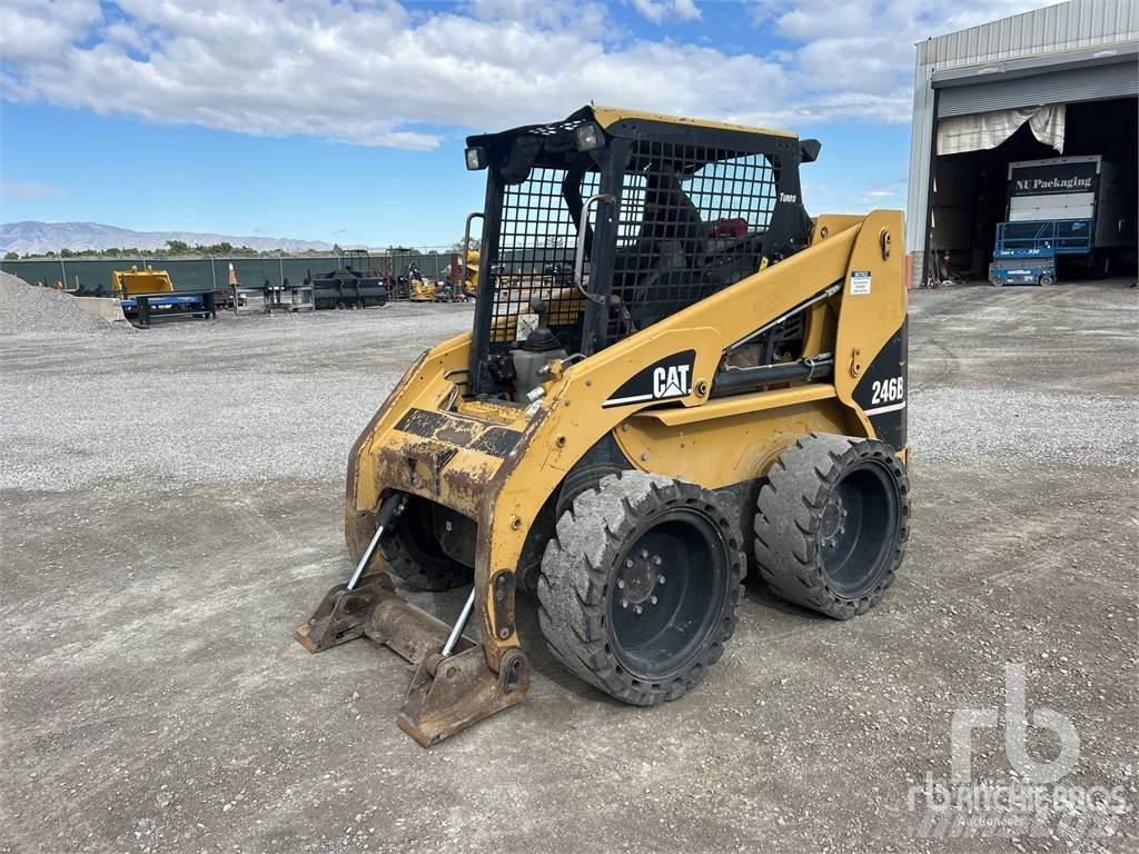 CAT 246B لوادر انزلاقية التوجيه