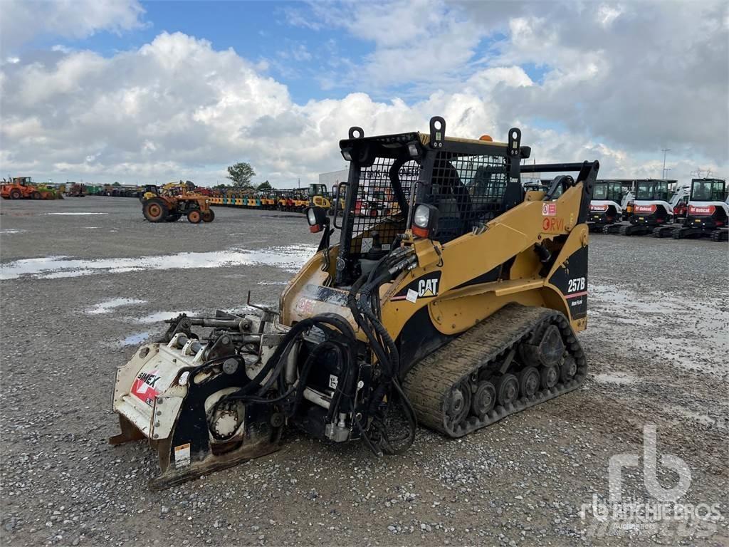 CAT 257B لوادر انزلاقية التوجيه