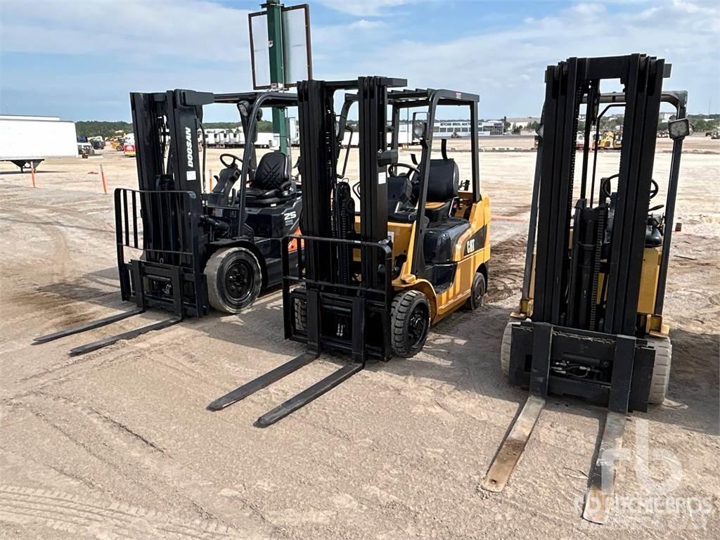 CAT 2C5000 شاحنات الديزل