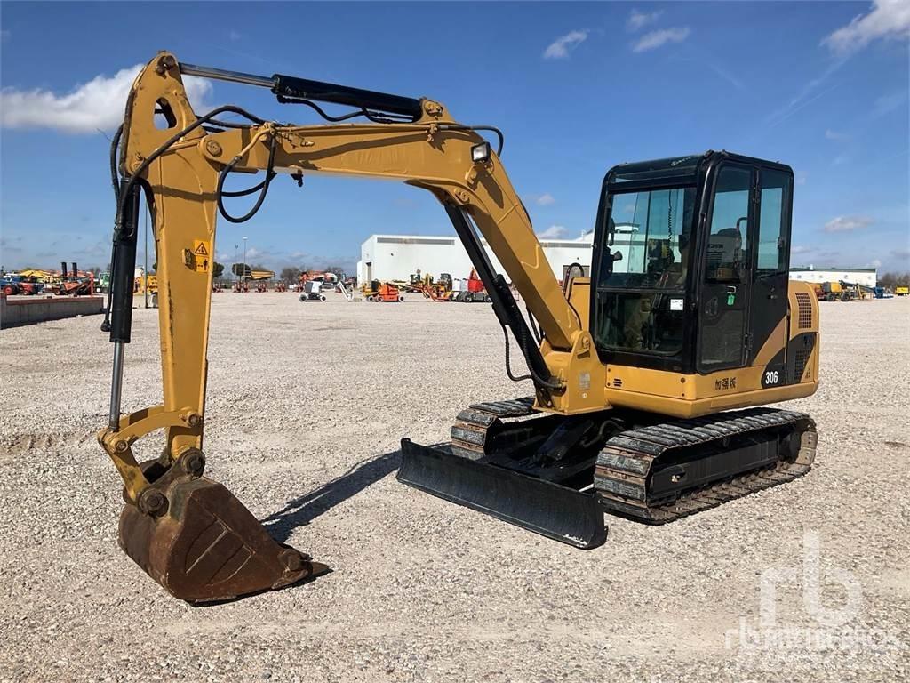 CAT 306 حفارات زحافة