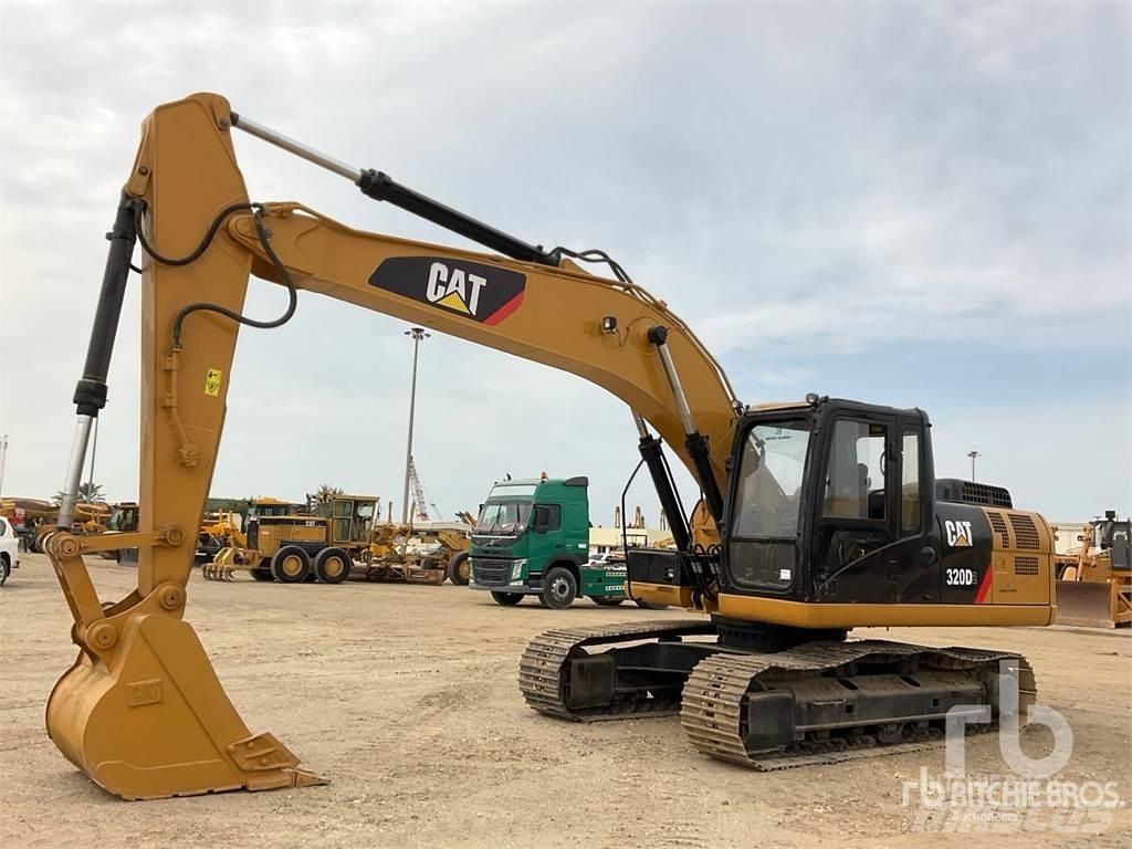 CAT 320D2 حفارات زحافة