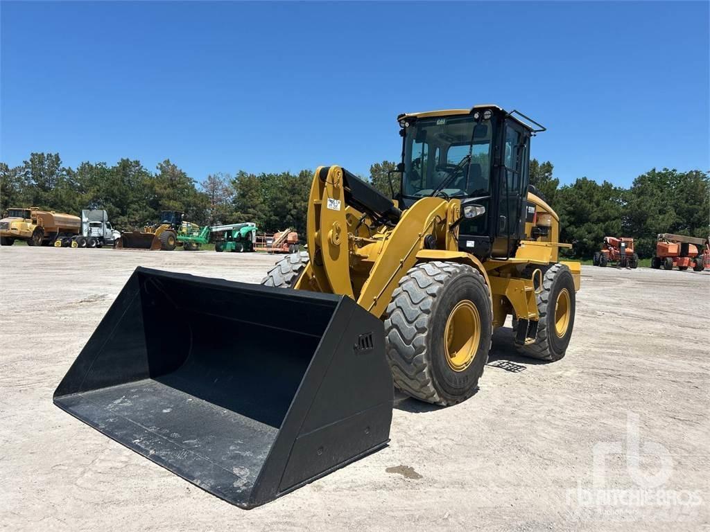 CAT 930M لوادر بعجل