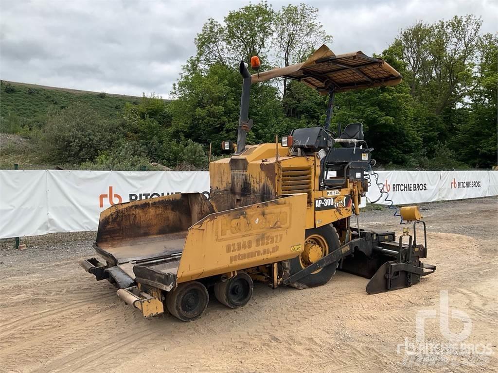 CAT AP300D معدات السفلتة