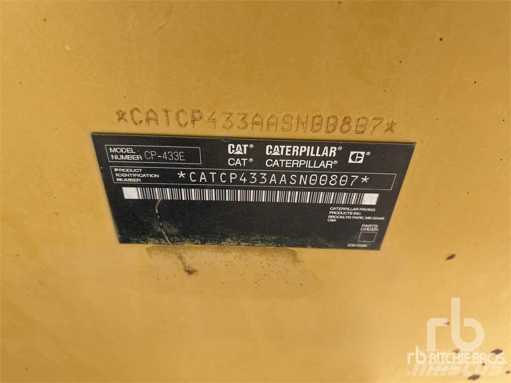 CAT CP433E مكابس المخلفات