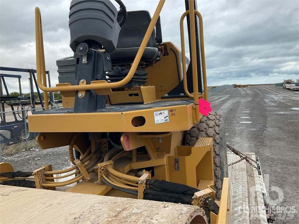 CAT CS44 ضاغطات التربة