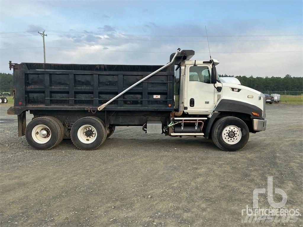 CAT CT660 شاحنات قلابة