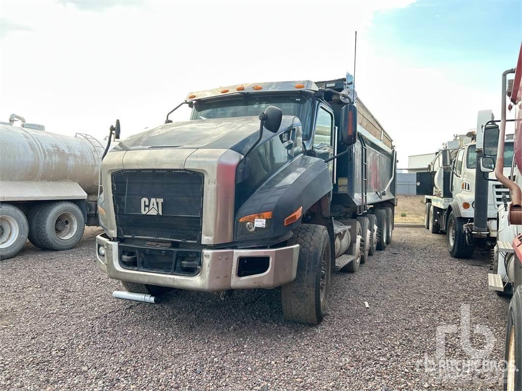 CAT CT660S شاحنات قلابة