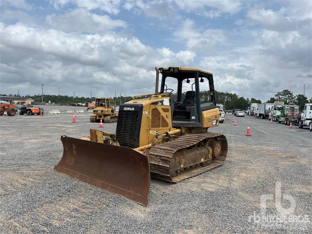 CAT D3K LGP بلدوزرات مجنزرة
