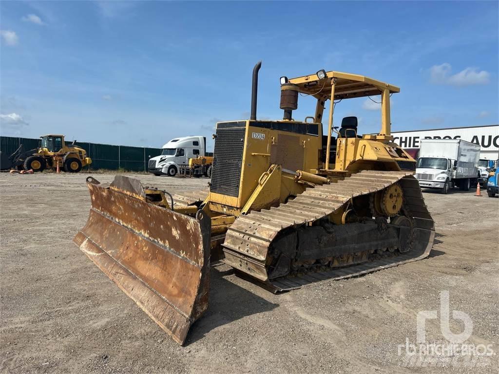 CAT D6M بلدوزرات مجنزرة