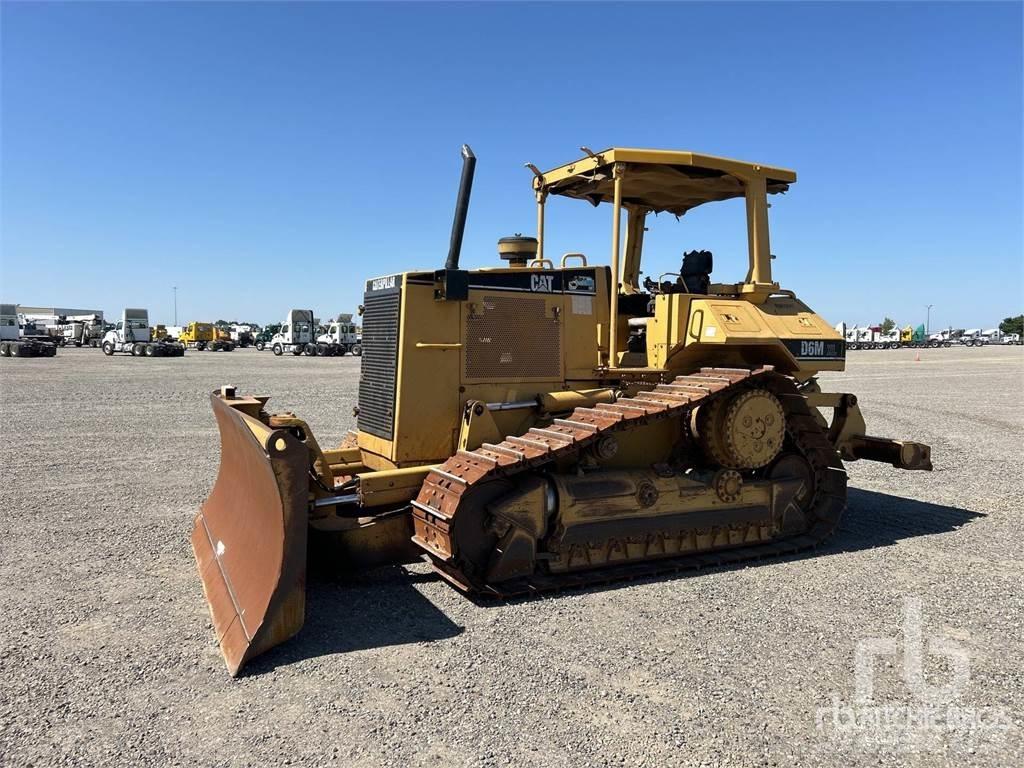CAT D6M XL بلدوزرات مجنزرة