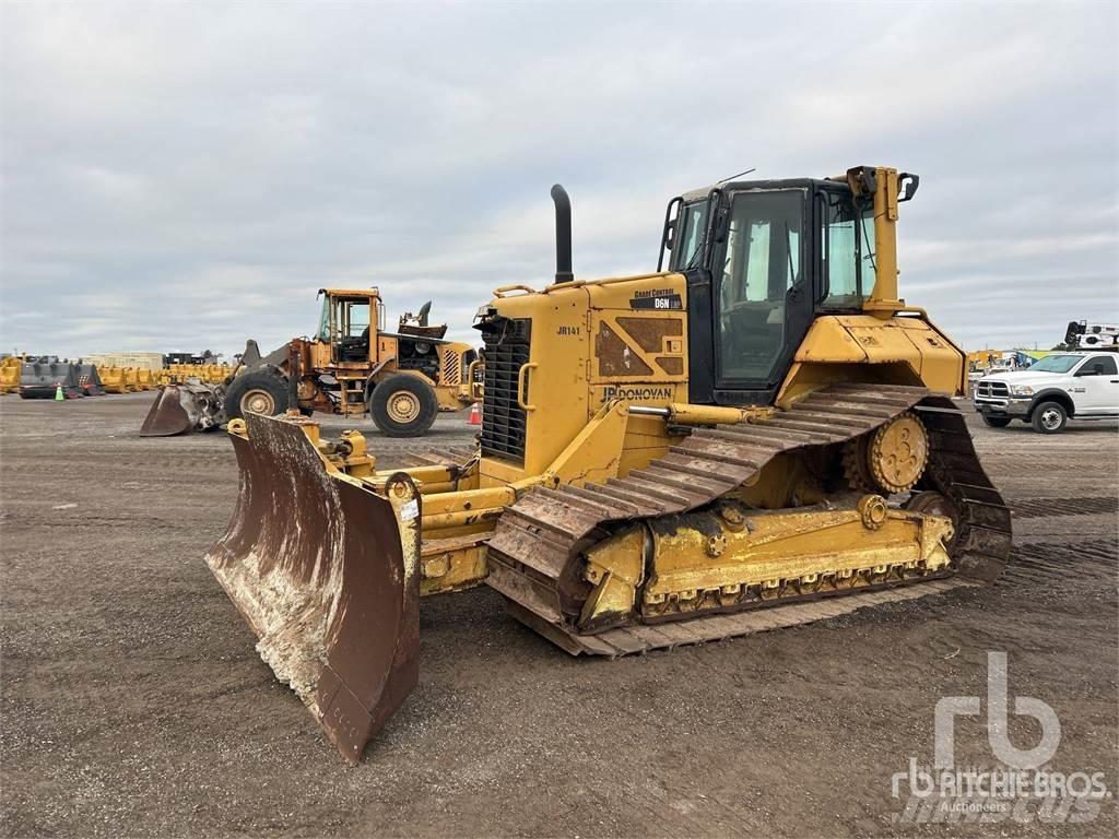 CAT D6N LGP بلدوزرات مجنزرة
