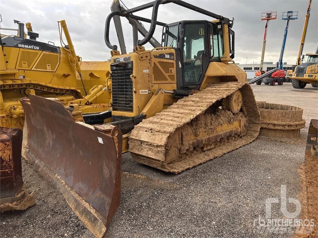 CAT D6N LGP بلدوزرات مجنزرة