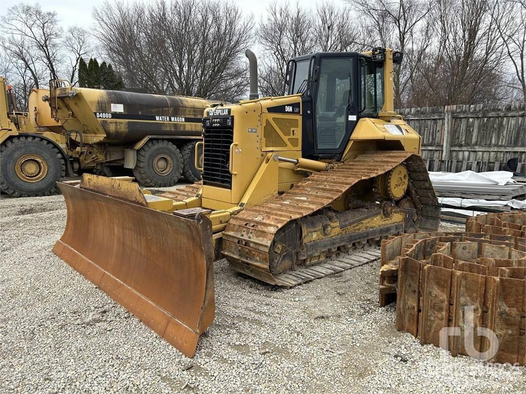 CAT D6N LGP بلدوزرات مجنزرة
