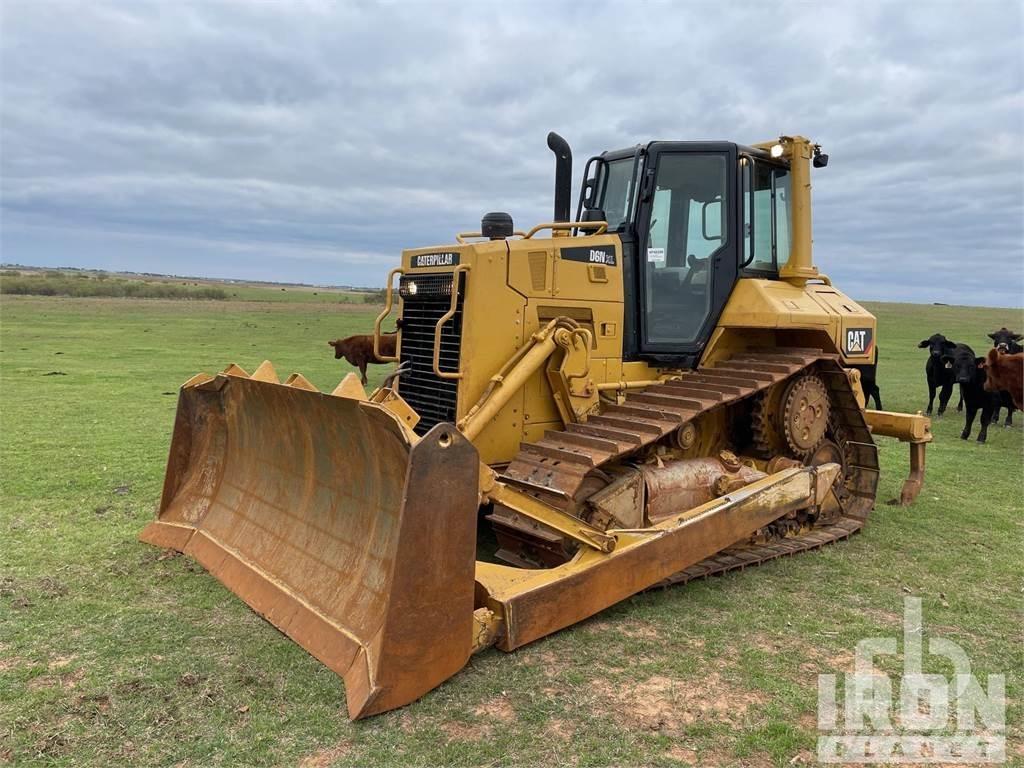 CAT D6N XL بلدوزرات مجنزرة