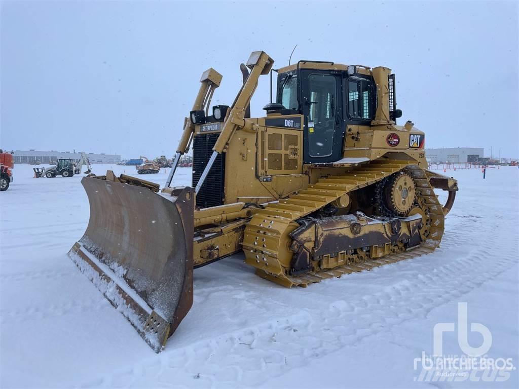 CAT D6T بلدوزرات مجنزرة