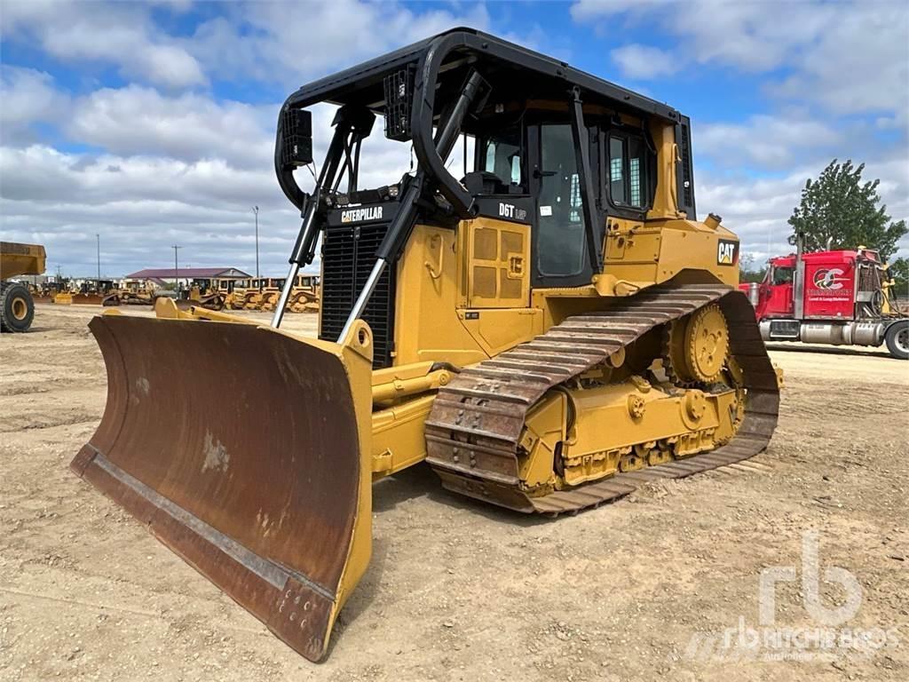 CAT D6T XW بلدوزرات مجنزرة