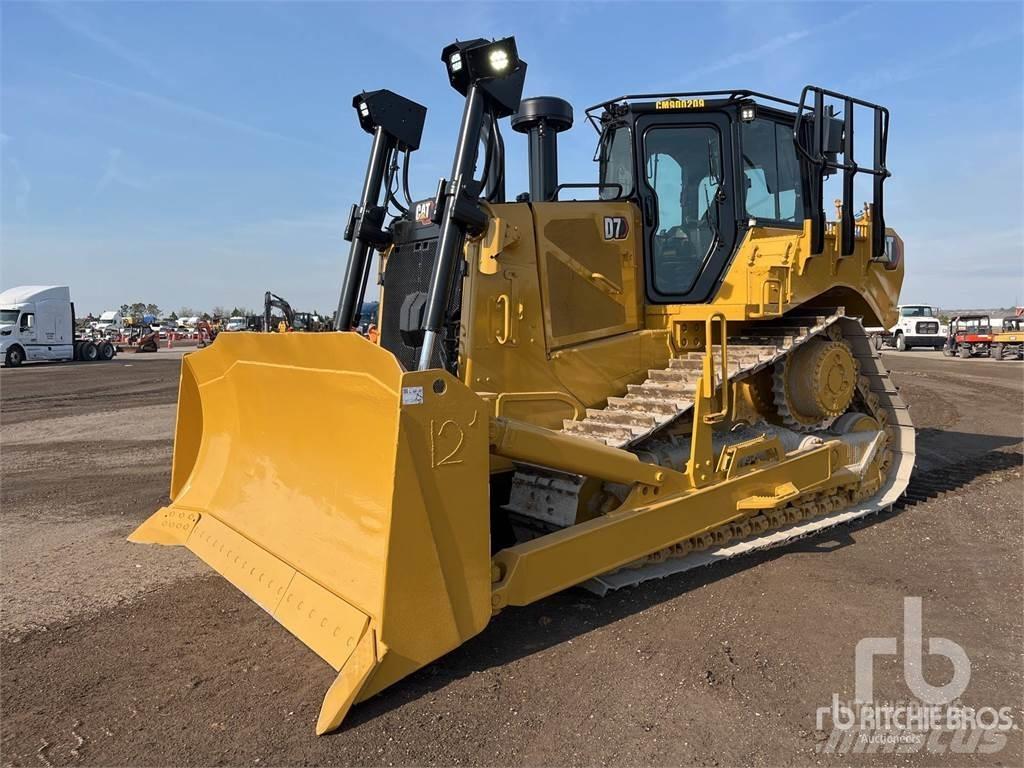 CAT D7 بلدوزرات مجنزرة