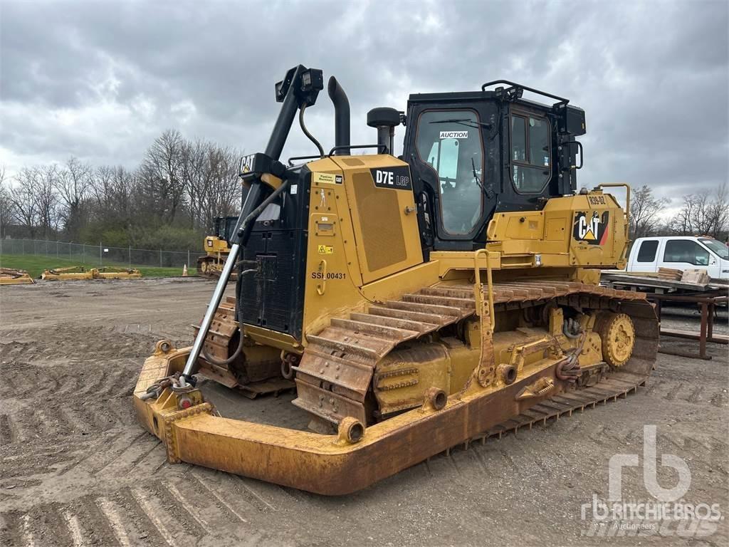 CAT D7E LGP بلدوزرات مجنزرة