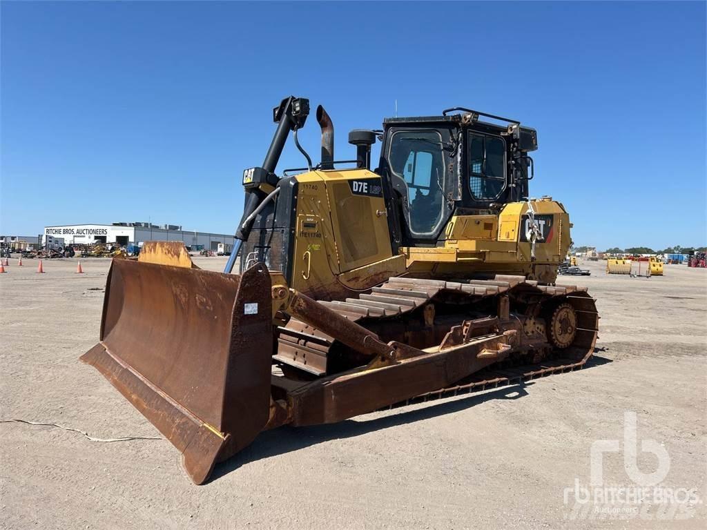 CAT D7E LGP بلدوزرات مجنزرة