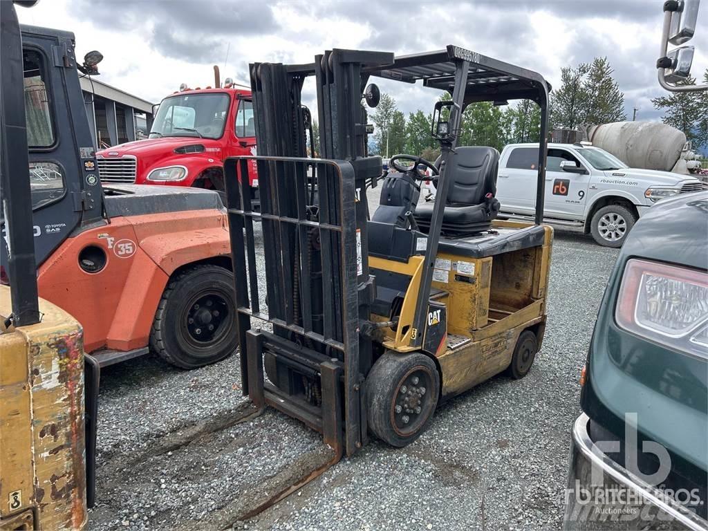 CAT EX4000 شاحنات ذات رافعات شوكية تعمل بالكهرباء