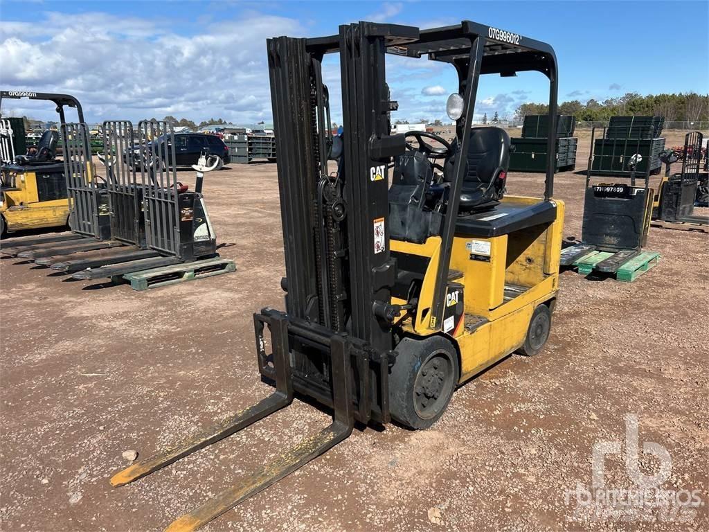 CAT EX4000CC شاحنات ذات رافعات شوكية تعمل بالكهرباء