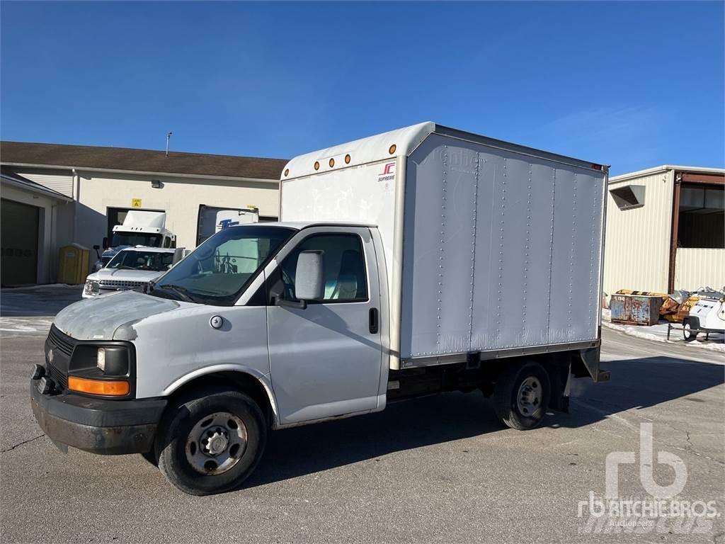 Chevrolet 3500 شاحنة مقفلة