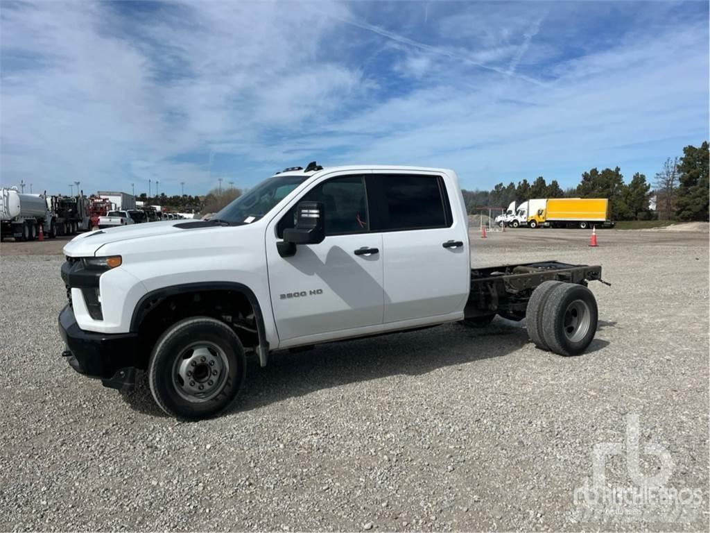 Chevrolet 3500 شاحنات بمقصورة وهيكل