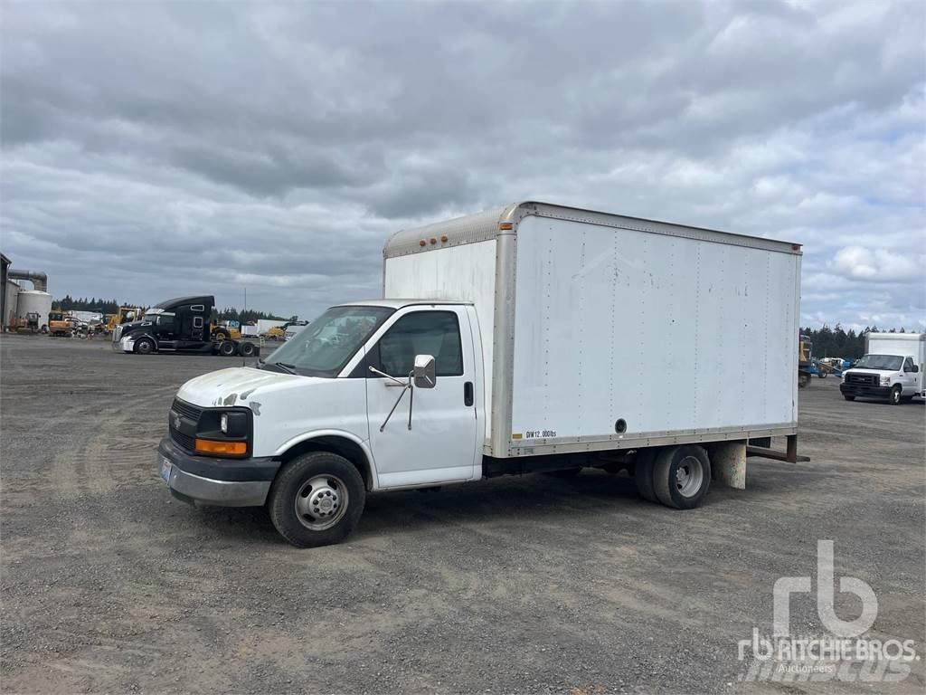 Chevrolet 3500 شاحنة مقفلة