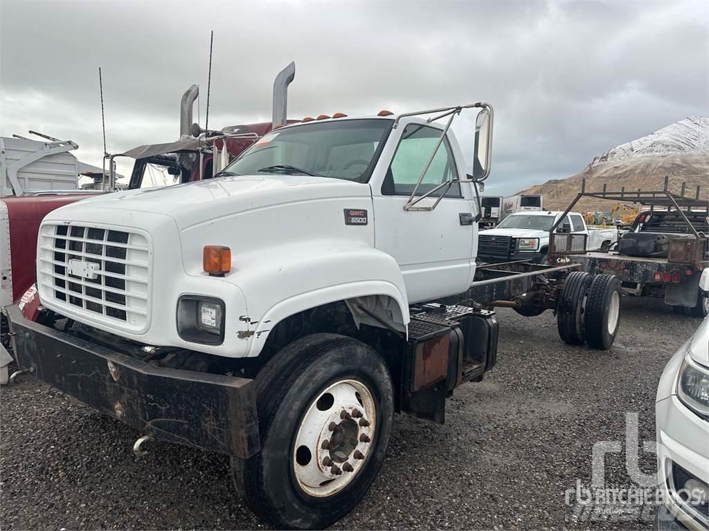 Chevrolet C6500 شاحنات بمقصورة وهيكل