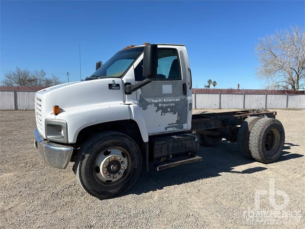 Chevrolet C7500 شاحنات بمقصورة وهيكل