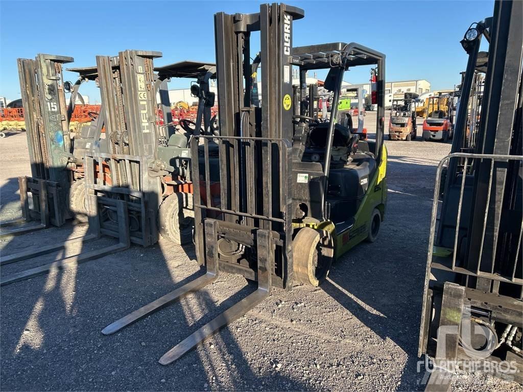 Clark 4500 lb شاحنات الديزل