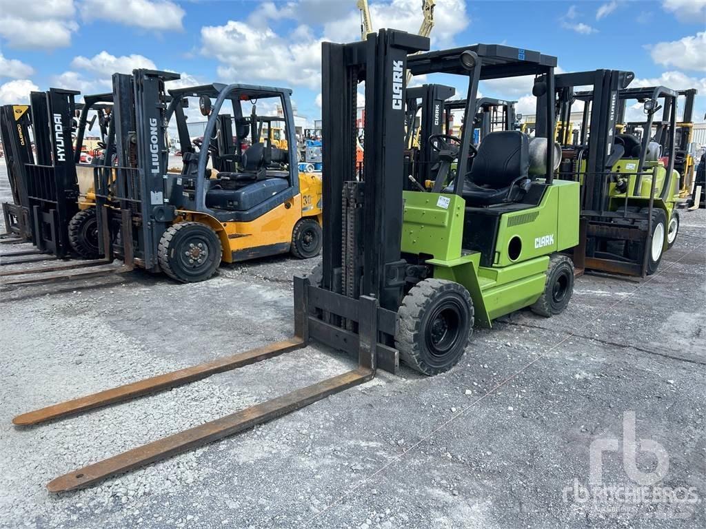 Clark CPX25 شاحنات الديزل