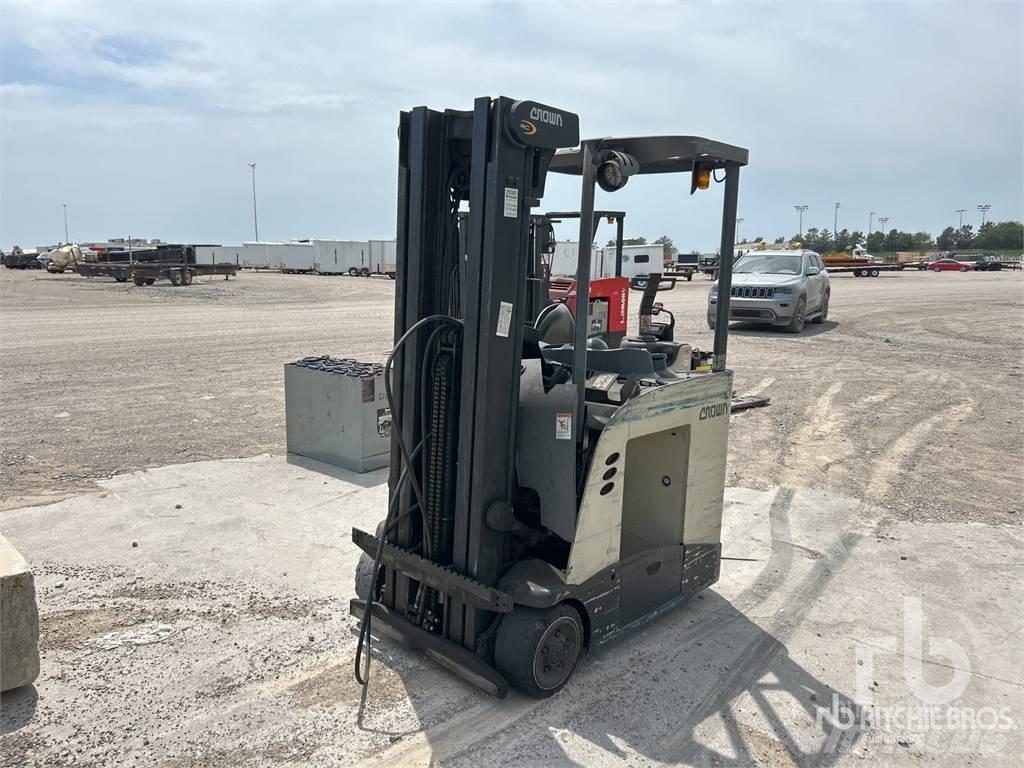 Crown RC5540-40 شاحنات ذات رافعات شوكية تعمل بالكهرباء