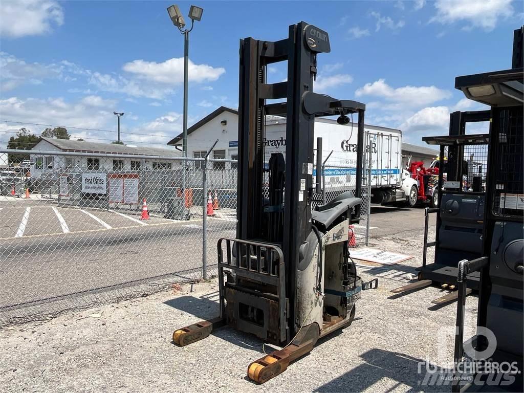 Crown RR5200 شاحنات ذات رافعات شوكية تعمل بالكهرباء