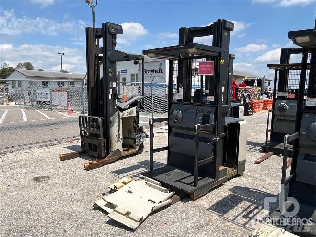 Crown SP3420-30 شاحنات ذات رافعات شوكية تعمل بالكهرباء