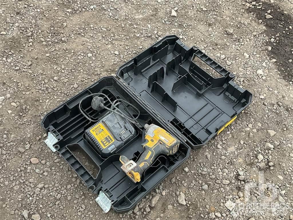 DeWalt DCB115 أخرى