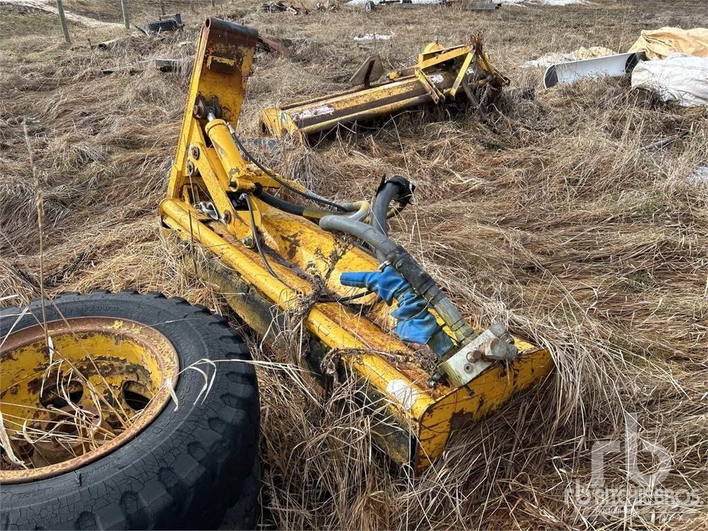  Ditching Bucket الكاسحات وقلابات التربة ذات المحركات