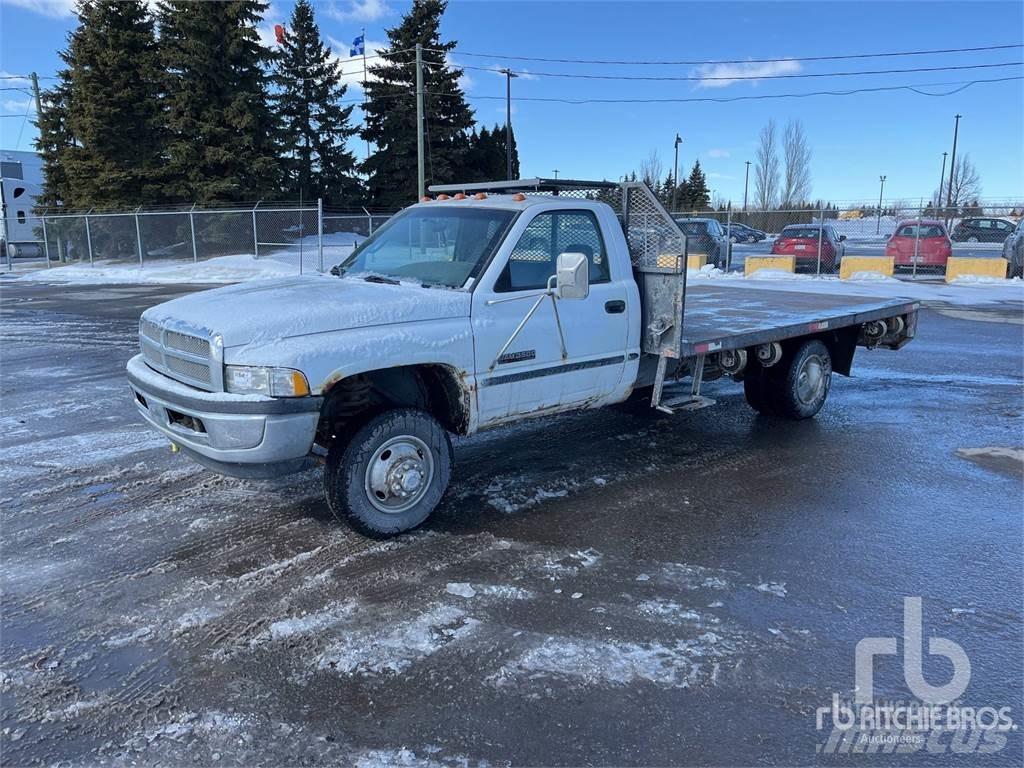 Dodge 3500 شاحنات مسطحة/مفصلية الجوانب