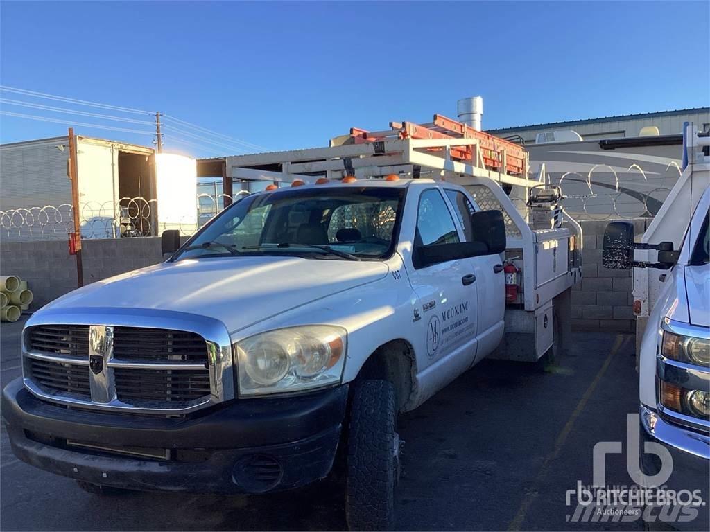 Dodge 3500 شاحنات مسطحة/مفصلية الجوانب