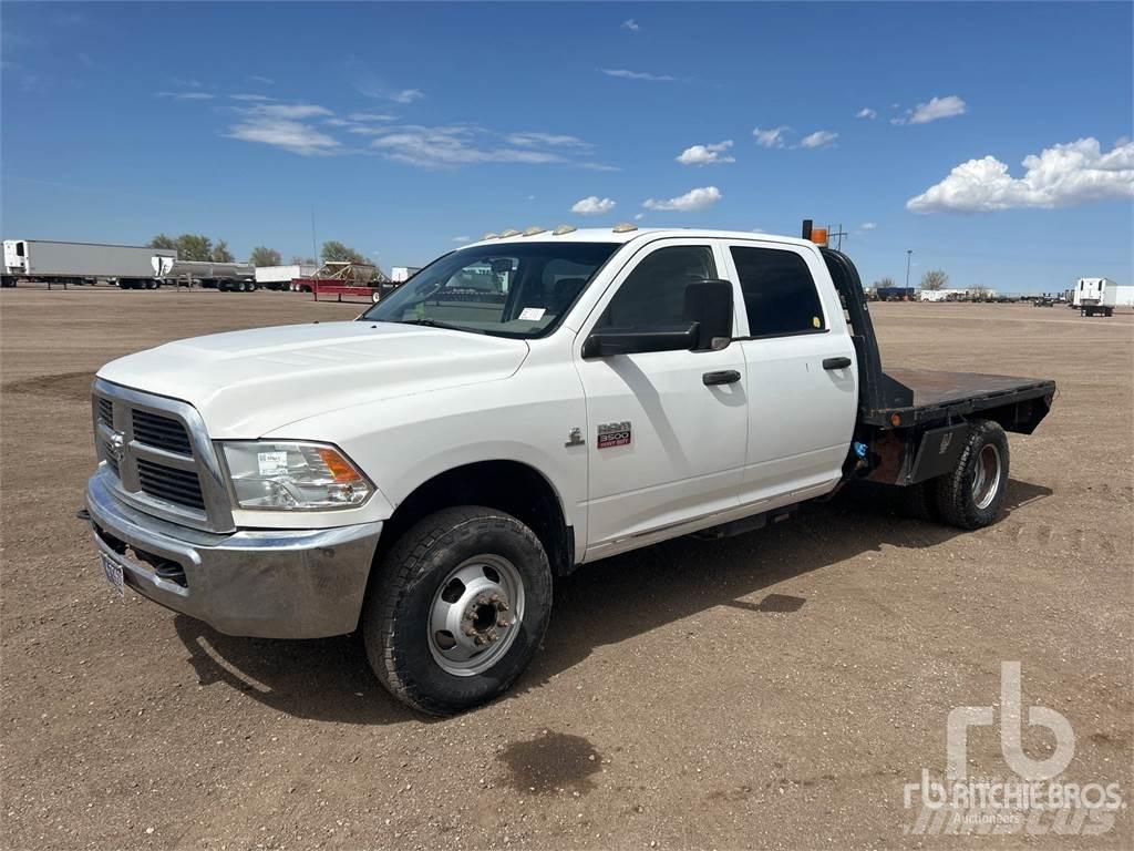 Dodge 3500 شاحنات مسطحة/مفصلية الجوانب