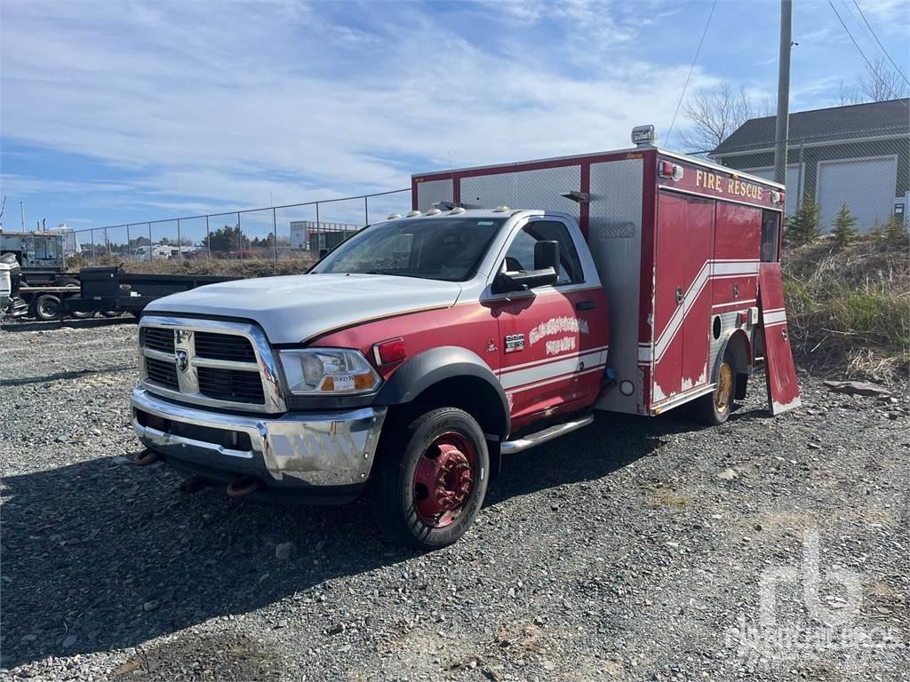 Dodge 5500 شاحنات بمقصورة وهيكل