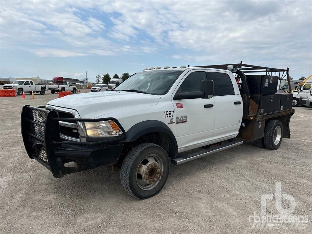 Dodge 5500 شاحنات مسطحة/مفصلية الجوانب