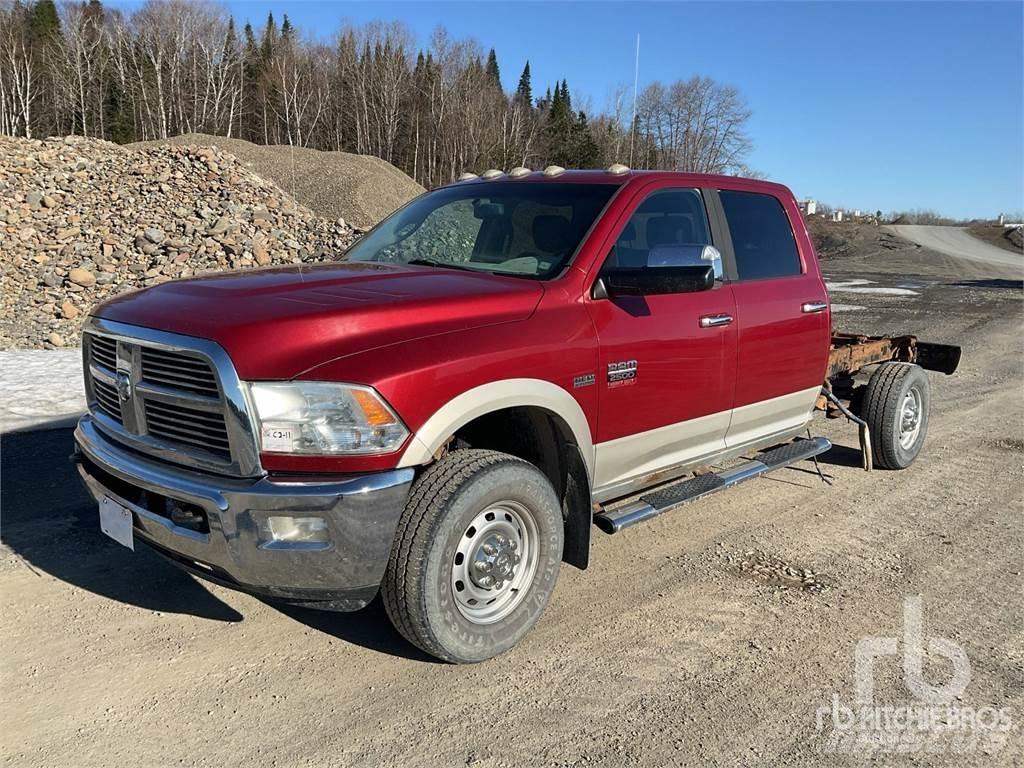 Dodge RAM 2500 شاحنات بمقصورة وهيكل