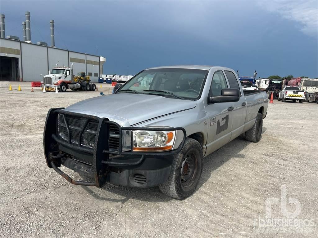 Dodge RAM 2500 شاحنات خفيفة/مفصلية الجوانب