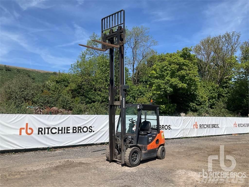 Doosan D30S-5 شاحنات الديزل